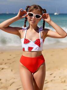 SHEIN Conjunto de bikini con estampado de sandía y ribete con volantes para niña preadolescente, verano playa - Rojo - Ver 1