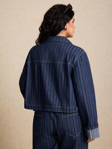 Elaquor 加大码深蓝色长袖宽松牛仔外套。精致牛仔提花面料，袖口卷边。适合秋季休闲外套。 - 深色水洗藍 - 查看 4