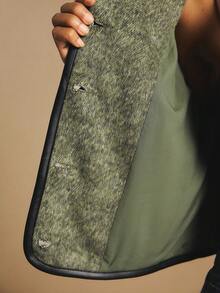 Poéselle Cappotto con profili a contrasto verde oliva con sciarpa, stile "old money", essenziale per il capsule wardrobe, idee autunnali, moda dark academia, cappotto chic preppy, cappotto corto da donna con bordi a contrasto, autunno/inverno - Verde militare - Visualizzare 9