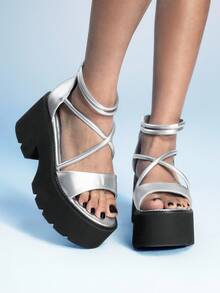Sugerpunk 女式黑色朋克哥特式厚底凉鞋，复古罗马交叉带露趾粗跟高跟鞋 - 銀色 - 查看 2