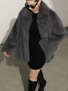 Aveloria Modichic 加大码灰色仿毛领纽扣大衣，奢华优雅的加大码设计，适合正式活动、休闲外出，营造精致的冬季氛围 - 灰色 - 查看 4