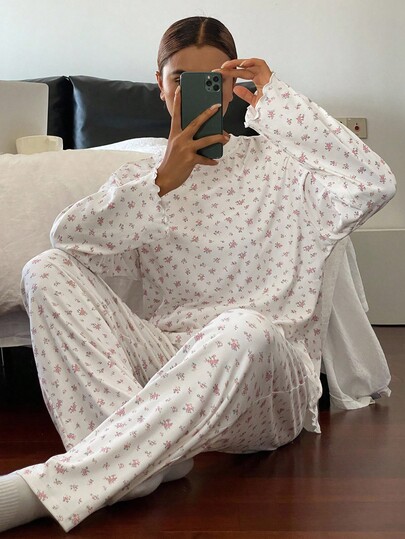 DAZY Ditsy Floral Loose & Comfortable Women Pajama Set, Fall Clothes