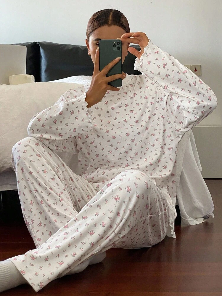 Ditsy Floral Loose & Comfortable Women Pajama Set, Fall Winter Clothes