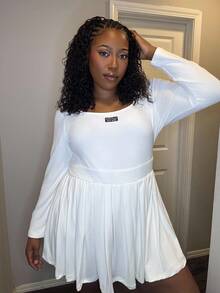 Truni Unbeholfenes Große Größen-Herbstkleid für Frauen, Winter Große Größen Lässig Einfaches Grundkleid mit U-Ausschnitt und Langarm, mit schwarzem Label und weißer Beschriftung, kombiniert mit eingebauten Shorts, weißes Strickstoff Langarm Plissee Mini-Kleid für Birnenform Körpertyp