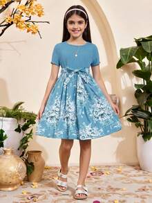 SHEIN Vestido de niña con bloque de color, estampado de parches y lazo en la cintura, con diseño floral elegante - Celeste - Ver 1