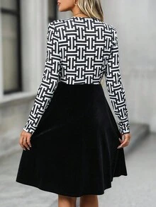 EMERY ROSE Women's Geometric Print V-Neck Long Sleeve Elegant Short Dress - Black and White - View 2