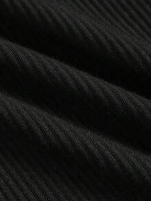 SHEIN Girlism 少女秋季校园风校园装，黑色立领针织毛衣长袖 T 恤 + 卡其色格子百褶裙休闲两件套，适合秋冬季分层搭配，返校季，女童 T 恤套装 - 黑色 - 查看 4