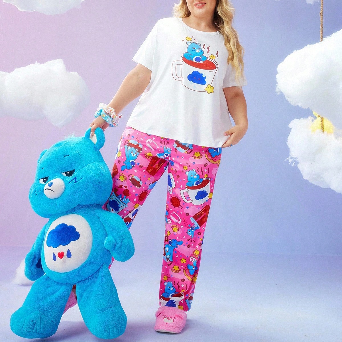 Conjunto de pijama de mujer talla grande con parte superior de manga corta con cuello redondo y estampado de oso de dibujos animados, y pantalones sue