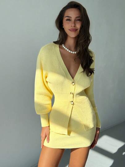 Aloruh Women's New Year's Wear New Autumn And Winter All-Match Daily Wear Drop Shoulder Waist Knitted Cardigan V-Neck Long Drop Shoulder Slim Cream Yellow Mini Hip Skirt Two-Piece Set, Retro Style Knitted Suit Women's Autumn Clothing Suit