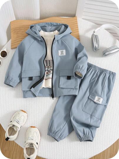 SHEIN 2pcs Baby Boy Autumn/Winter Cute Versatile Blue Jacket With Hood And Elastic Waist Pants Set, Baby Boy Winter Clothes Baby Boy Blue Set Baby Boy Fall Zipper Suit Baby Boy Dusty Blue Outfit Boy Winter Clothes Set Baby Boy Clothes Set
