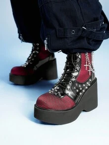Sugerpunk 女式朋克风格派对红色网眼厚底踝靴，哥特式十字架金属链尖头侧拉链粗跟靴 - 紅色 - 查看 4
