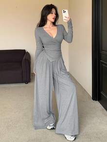 DAZY 女士休闲纯色V领T恤和阔腿裤两件套，秋季女士家居服套装 - 灰色 - 查看 4