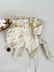 SHEIN 女婴提花褶皱面料圆领前按扣荷叶边饰边弹力袖口长袖连体衣，配帽子和蝴蝶结头带，秋冬 - 杏色 - 查看 3