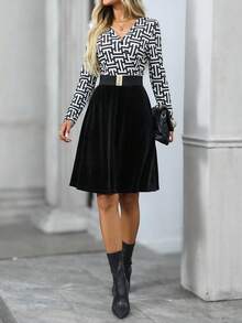 EMERY ROSE Women's Geometric Print V-Neck Long Sleeve Elegant Short Dress - Black and White - View 3