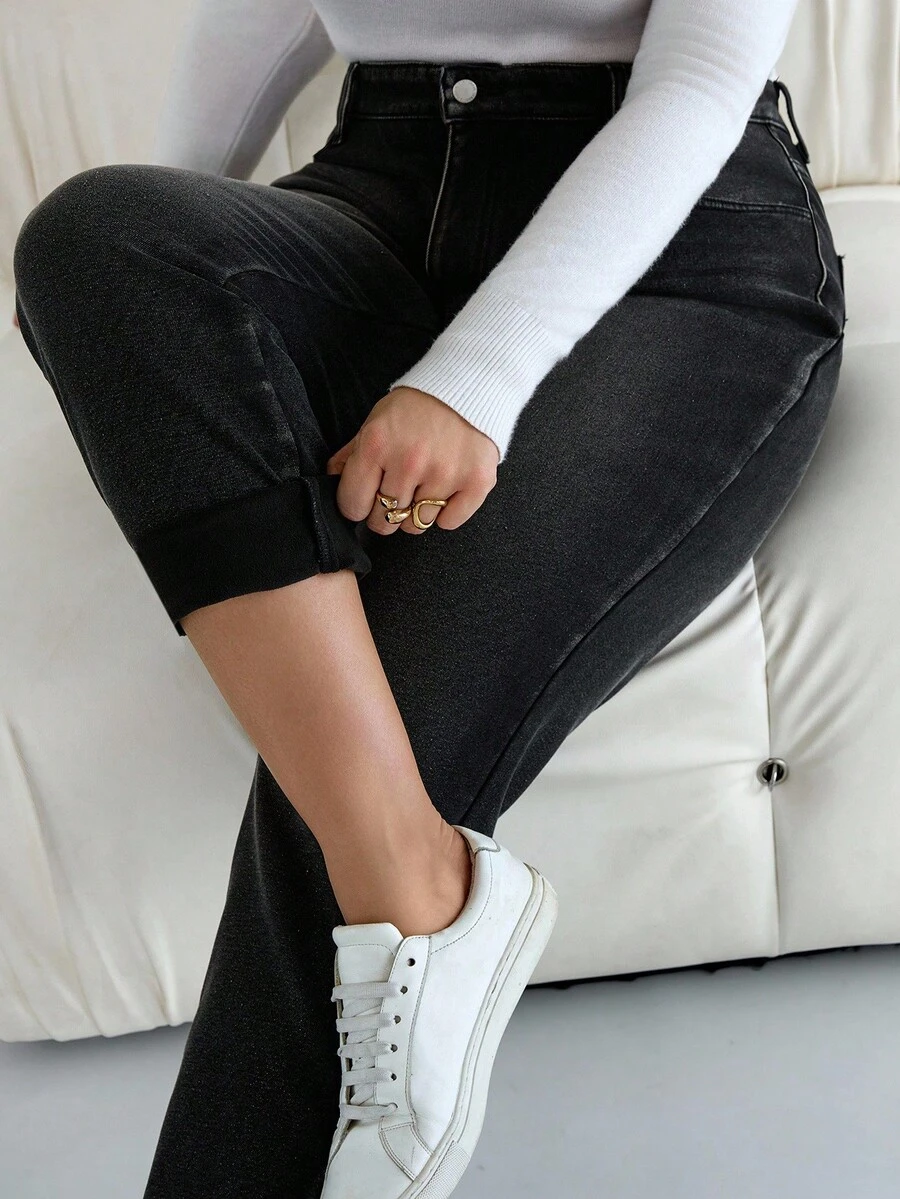 SHEIN PETITE CURVE 大码秋冬万圣节圣诞节国庆2000年代街头风生日机场商务休闲女装乡村复古低调老钱商务休闲女装工作教师女装保暖内衬牛仔裤休闲水洗高腰修身黑色牛仔裤女装大码水洗黑色牛仔裤弹力紧身牛仔裤舒适日常穿着 - 黑色 - 查看 1