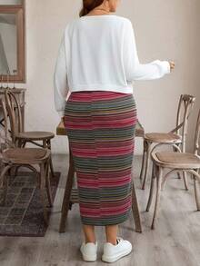 SHEIN LUNE Plusstorlek Randigt tvådelat set, V-ringad långärmad tröja och randigt mönstrad långkjol Höstkläder Damkläder Damkläder Set Resekläder Flygplats Jul Damkläder Casual Vardagskläder, Essentials Högtidskläder - Multifärgad - Visa 2