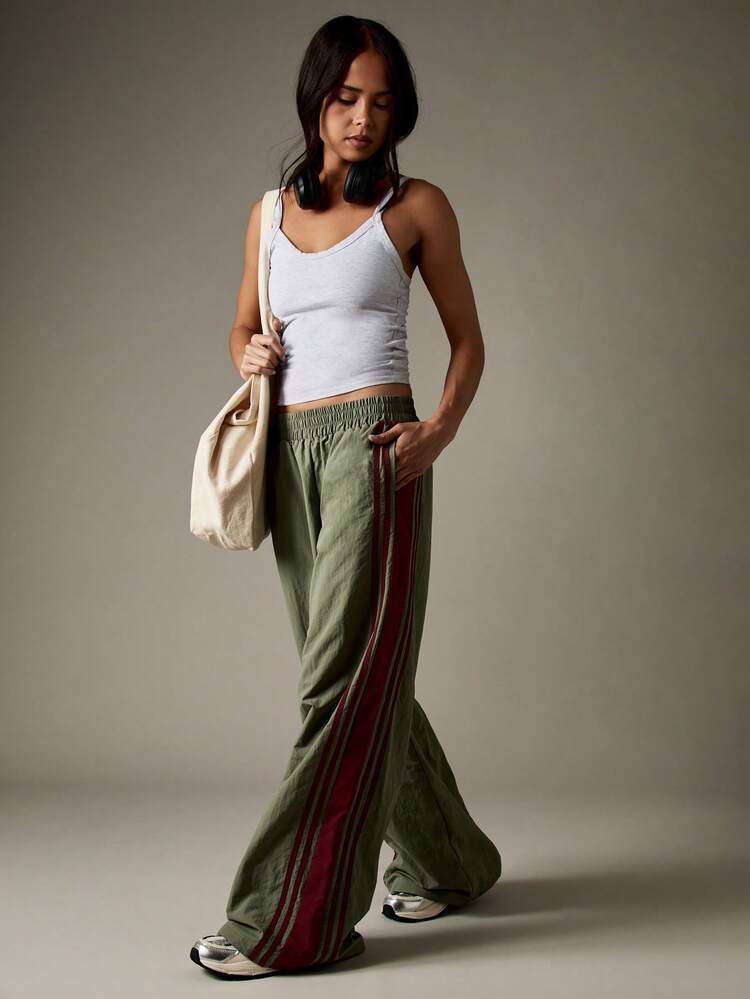 MISSGUIDED Wide Leg Track Pants With Contrast Side Stripe Details For Casual Comfort And Urban Style Christmas
