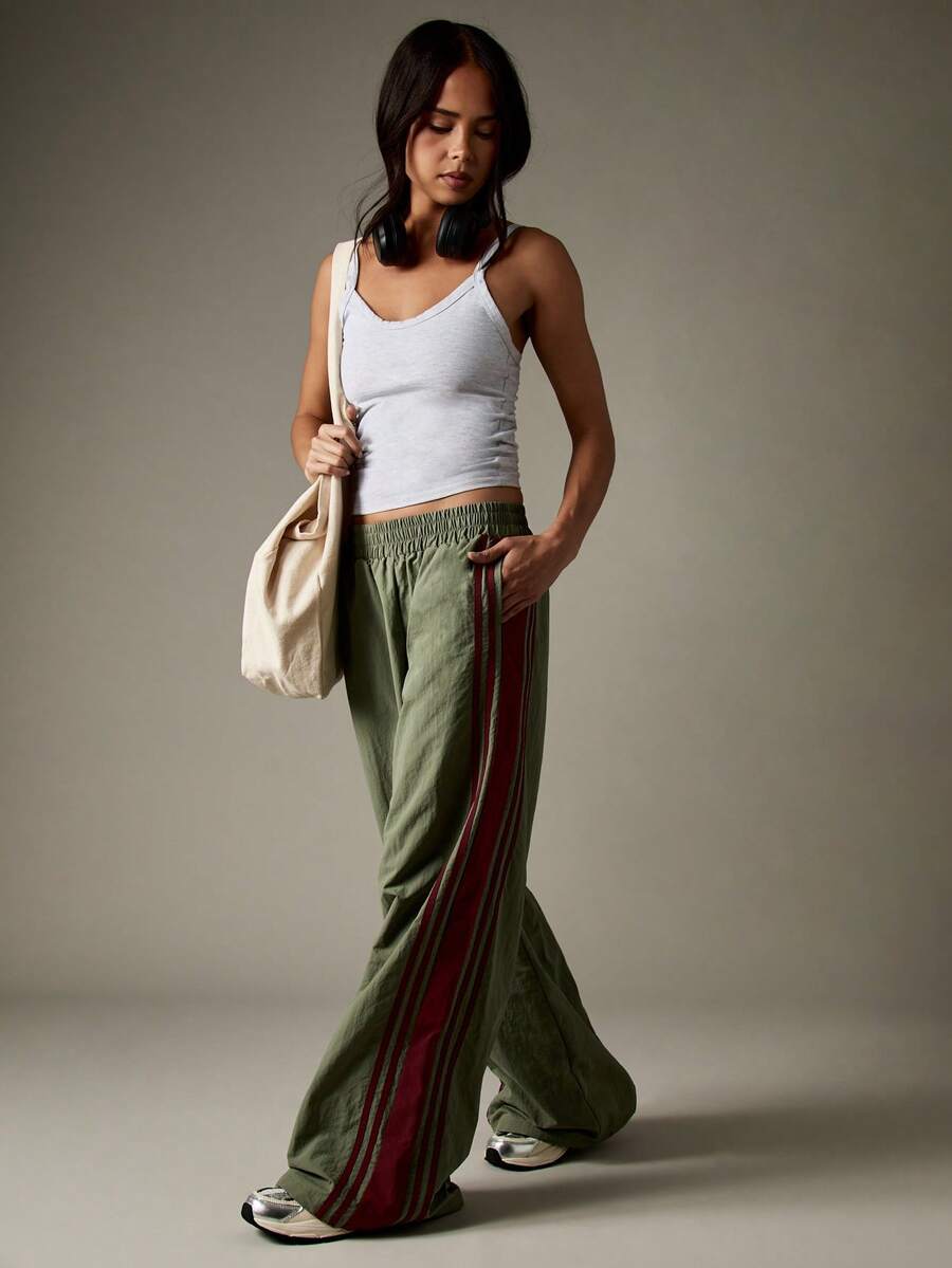 MISSGUIDED Wide Leg Track Pants With Contrast Side Stripe Details For Casual Comfort And Urban Style