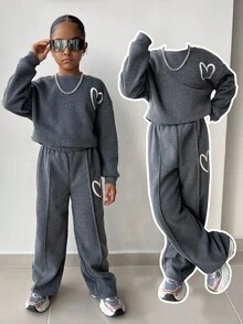 SHEIN 青少年女孩休閒寬鬆落肩手繪愛心印花長袖衛衣與百褶運動褲套裝，適合居家、戶外、學校，灰色秋冬兩件套衛衣直筒褲套裝 - 深灰色 - 查看 5
