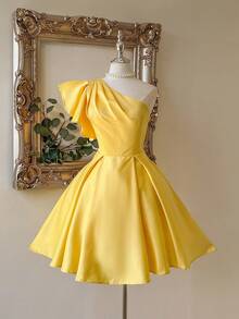 Lovelzi 优雅奢华不对称领口迷你盖袖褶饰缎面连衣裙，适合婚礼、派对、度假、新娘礼物、新娘