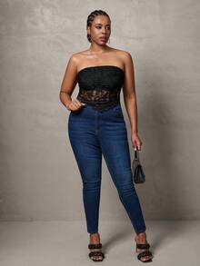 SHEIN Tall CURVE Große Größen Damen Einfarbig Einfaches Alltagsoberteil mit Spitzenverzierung Spitzen-Tube-Top Tube-Top Spitzenoberteil Tube-Top mit BH Spitzen-Bodysuit