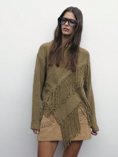 Nöista Knit Sweater With Diagonal Fringe Detailing And Asymmetrical Hem. A Bold And Cozy Choice For Autumn Clothes For Women, Ideal For Layering With Jeans Or Skirts For Fall Outfits