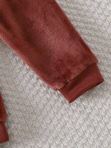 SHEIN Cute Round Neck Plush Baby Boy Outfit Fall Winter - Redwood - View 5