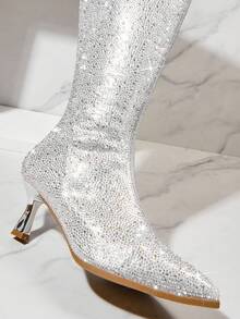 SHUZIA Giày bốt cao gót hở mũi đính đá lấp lánh 2 inch dành cho nữ của Vegas Vibes – Giày bốt lấp lánh cho tiệc tùng, hòa nhạc, đêm tiệc của các cô gái và lễ hội - Bạc - Xem 4