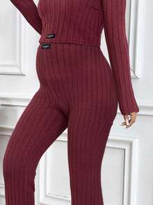 SHEIN Set premaman da 2 pezzi con top corto a collo alto e pantaloni a zampa, set a maglia autunnale a maniche lunghe da 2 pezzi, set da 2 pezzi in maglia per donne, set a costine da 2 pezzi - Rosso - Visualizzare 6
