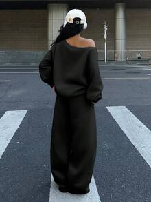 SHEIN EZwear 2 件套女士休闲小马印花宽松露肩运动衫和阔腿保暖内衬运动裤，适合秋冬季 - 黑色 - 查看 2