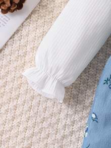 SHEIN 两件套女婴荷叶边领罗纹长袖白色高领打底衫和碎花灯芯绒连体裤套装，优雅休闲百搭，秋冬季女婴服装，秋冬季婴儿灯芯绒套装，复古婴儿套装，女婴背带裤套装，女婴小碎花灯芯绒背带裤，女婴秋季 - 彩色 - 查看 6