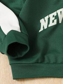 男宝宝POLO领搭配撞色标志性图案套装，兼具时尚与舒适，专为爱玩的宝宝设计。POLO领设计提升了宝宝的整体气质，标志性图案则增添了趣味和教育元素。撞色设计让套装更加活泼有趣，是宝宝日常穿着的理想之选。 - 墨綠色 - 查看 5