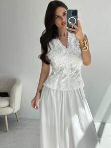 Firerie 女士优雅蕾丝V领短袖上衣和A字裙套装 - 白色 - 查看 1