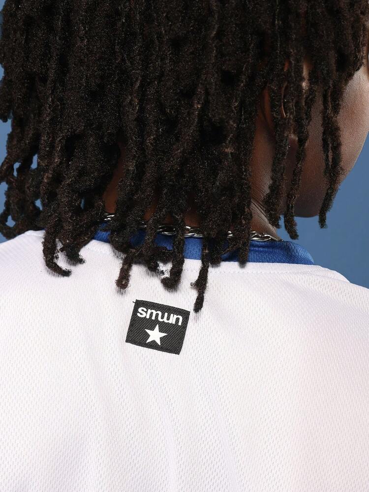 블루 저지 스트라이프와 소매 디테일이 있는 시카고 화이트 티셔츠