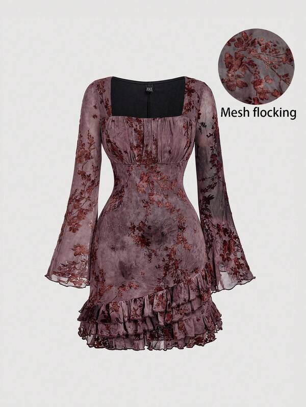 SHEIN MOD 褶饰胸围、喇叭袖、荷叶边下摆拼接植绒迷你连衣裙，酒红色