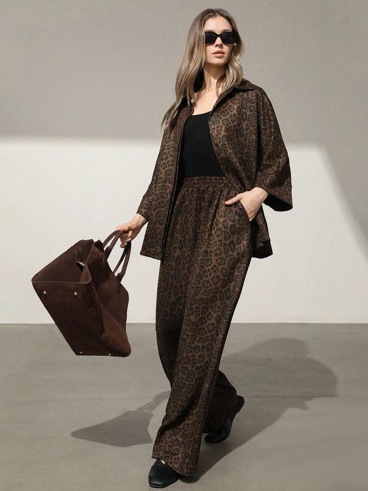 Aveloria Modichic Conjunto de 2 piezas de camisa suelta con cuello y botones de estampado de leopardo, y pantalones rectos de cintura elástica para mujer - Multicolor - Ver 1
