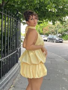 NegzBox Vestido feminino de primavera e verão, cor sólida amarela, festa de melhor amiga/coquetel/volta às aulas/festa de aniversário/festa de balada/saia de cetim sexy grande sem costas, estilo culote, decote halter, minivestido fashion/minissaia amarela/roupa de show/roupas de férias, mulher, vestidos de verão para mulheres, vestido amarelo, roupas de férias de primavera - Amarelo - Ver 6