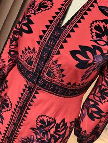 SHEIN Clasi 大码女式V领长袖碎花优雅连衣裙 - 酒紅色 - 查看 3