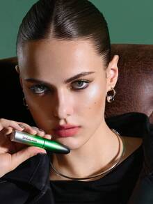 The Matrix Resurrections | SHEGLAM Slowmo 唇彩-Phase Shift 品牌 美容 化妝 化妝品 適合女性與女孩 完美搭配夏季春季 Y2K 時尚 流行 生日 母親節禮物 假期 派對準備就緒 最佳顏色 - Phase Shift - 查看 3