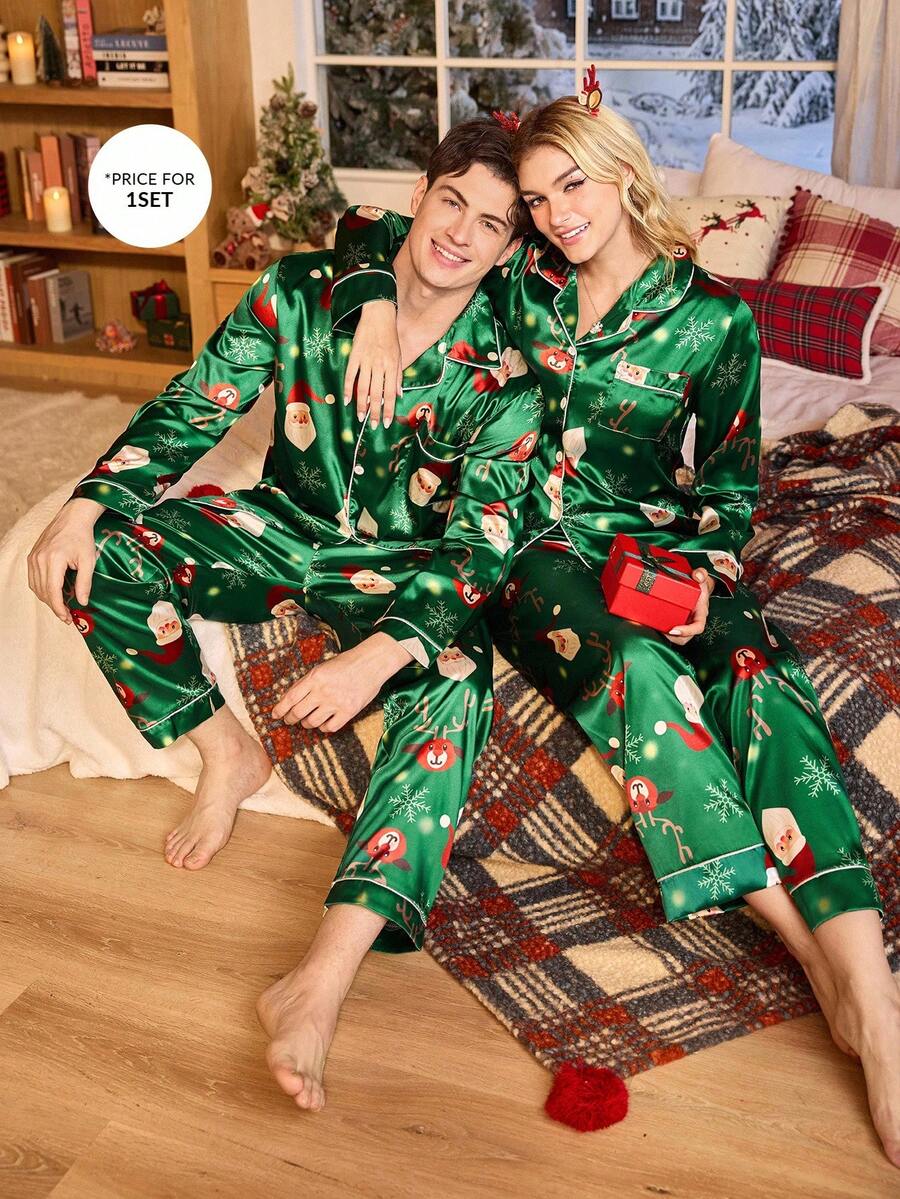 CoupledUp 情侣款圣诞老人驯鹿印花缎面翻领长袖上衣和裤子睡衣套装，男士秋冬情侣睡衣套装，圣诞睡衣，男士情侣睡衣，圣诞睡衣 - 綠色 - 查看 1