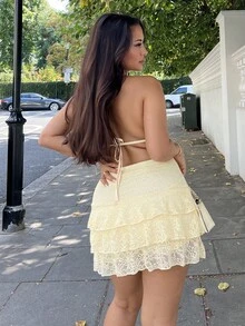 NegzBox Damen einfarbiges sexy Minikleid mit offenem Rücken und Trägerkragen - Gelb - Übersicht 2