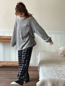 DAZY 少女卡通刺绣圆领长袖上衣和格子裤睡衣套装 - 灰色 - 查看 1