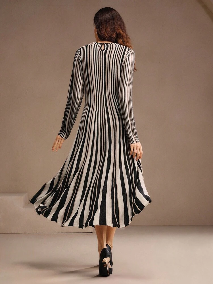 Vestido de mujer de punto con bloques de color y capas acanaladas