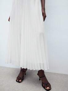Maija Vestido blanco sin tirantes con cintura ajustada, plisado y corte evasé con abertura, diseño elegante y minimalista, vestido blanco clásico cómodo y versátil para salidas - Blanco - Ver 3