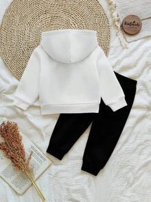 SHEIN Playful Pals 2件套女宝宝套装，乡村简约豹纹樱桃字母图案连帽卫衣和羊毛裤，适合秋冬出游 - 彩色 - 查看 2