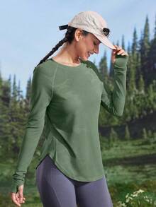 In My Nature 女士透气网眼拼布瑜伽普拉提运动T恤，高弹亲肤面料，紫色开放式拇指孔设计，适合户外训练、跑步、夏季徒步女装 - 軍綠色 - 查看 3