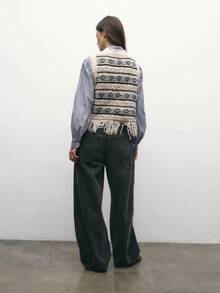 Nöista 黑色宽松牛仔裤，版型休闲，膝盖处有缝线细节。完美的秋季单品，可轻松搭配宽松毛衣，或打造轻松的圣诞造型。 - 黑色 - 查看 10