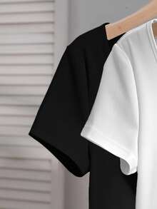 SHEIN EZwear 2 件女式方领短袖休闲修身性感 T 恤，适合秋冬造型，街头时尚，别致 - 彩色 - 查看 4