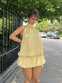 NegzBox Vestido feminino de primavera e verão, cor sólida amarela, festa de melhor amiga/coquetel/volta às aulas/festa de aniversário/festa de balada/saia de cetim sexy grande sem costas, estilo culote, decote halter, minivestido fashion/minissaia amarela/roupa de show/roupas de férias, mulher, vestidos de verão para mulheres, vestido amarelo, roupas de férias de primavera - Amarelo - Ver 5