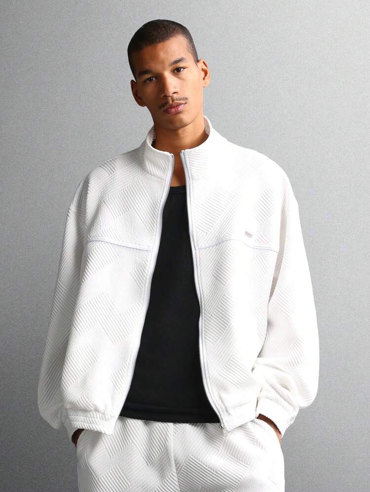 Agasalho texturizado com detalhe de vivo e gola alta